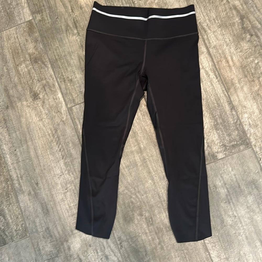 Athleta cropped leggings.